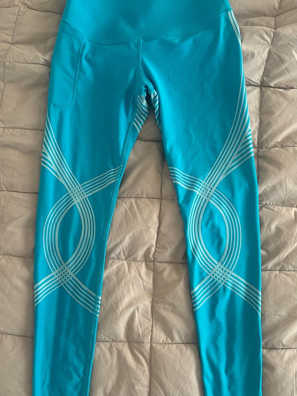Aqua Full-Length Compression Leggings with Reflective Loop Accents. Size M